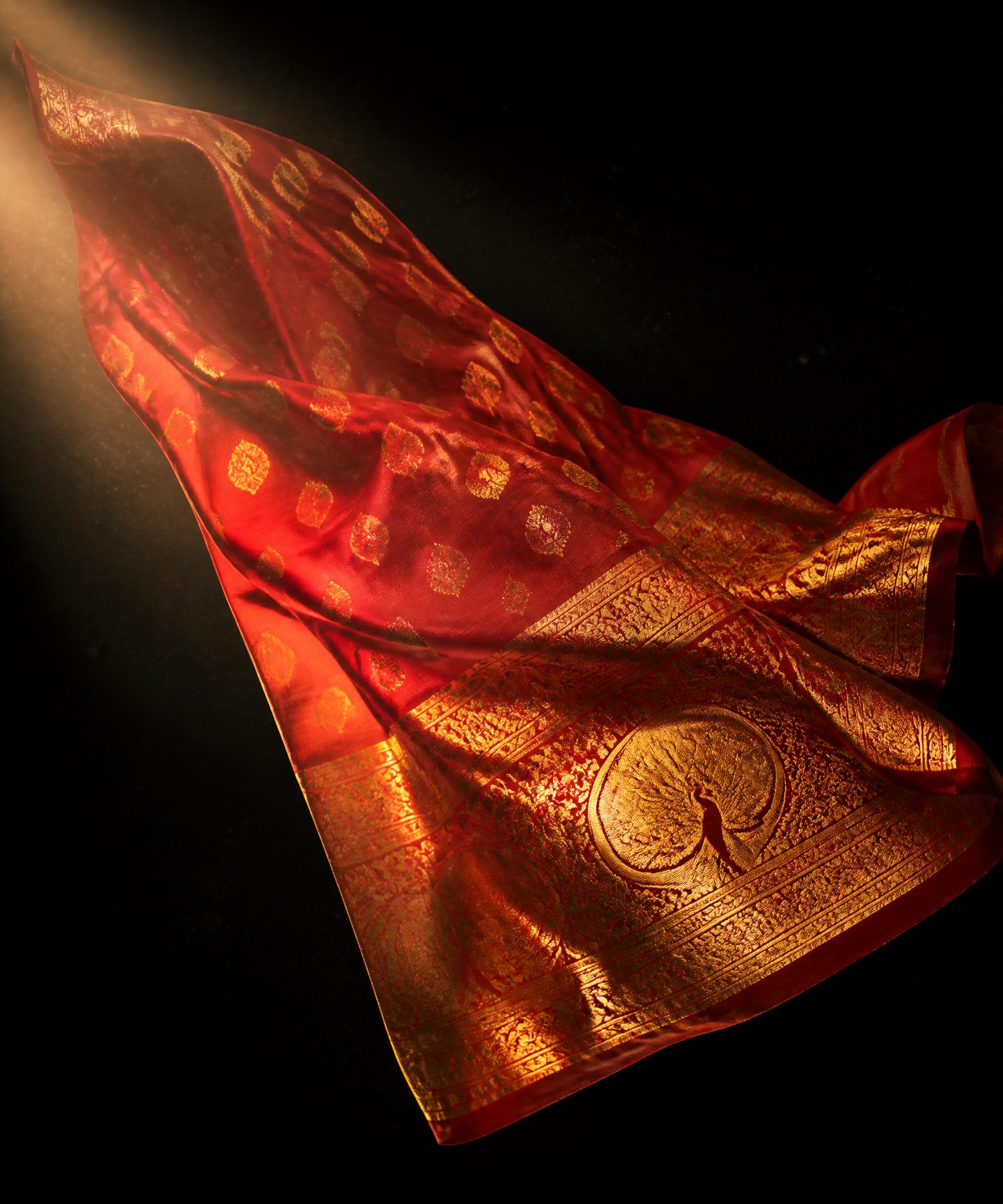 The saree pallu unfolding dramatically